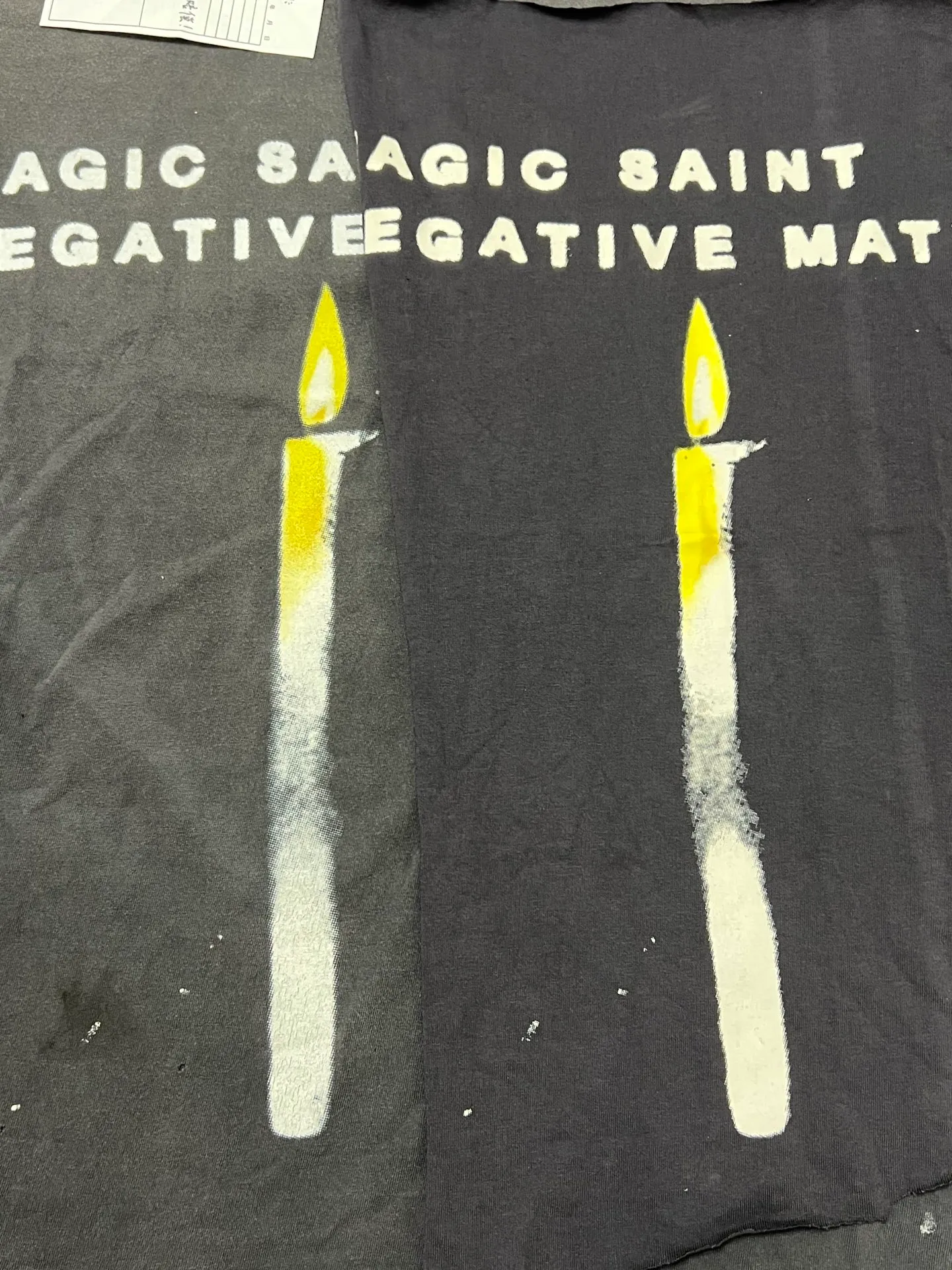 Printing proofing SAINT Mxxxxxx CANDLE SS TEE/BLK Slogan candle distressed TEE Little angel short sleeves on the back Washed in black S-XL Same as the original version Cylindrical side seam OE yarn fabric Garment dyed Re-wash faded Bust plaster faded Correct pattern matching Original consistent accessories